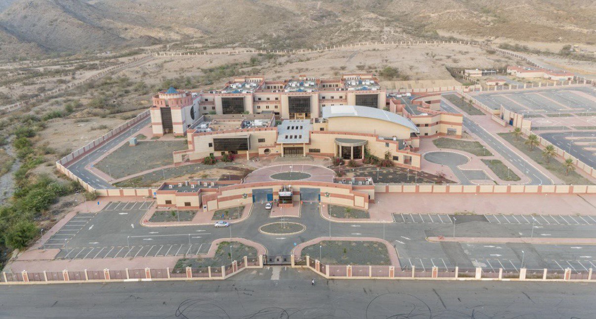 الواجهة الخارجية - الكلية التقنية للبنات بمحايل عسير 1.jpg